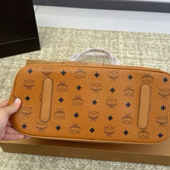 Authentic MCM Brand New Liz Reversible Visetos Tote Bag - Picture 7 of 8